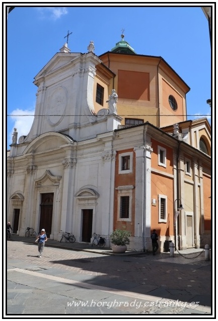 Ravenna_kostel_sv.Marie_Suffragio