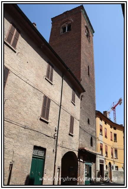Ferrara_věž_Leuti