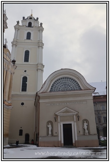 Vilnius_zvonice_kostela_sv.Jana_Křtitele_a_sv.Jana_Evangelisty