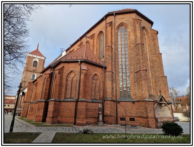 Kaunas_katedrála_sv.apoštolů_Petra_a_Pavla__01