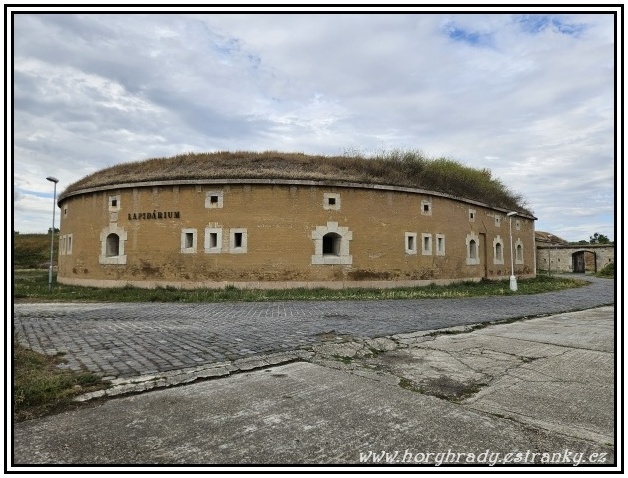 Komárno_bastion_VI__01