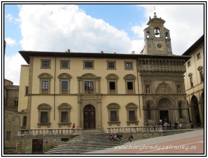 Arezzo_palác_Fraternita_dei_Laici