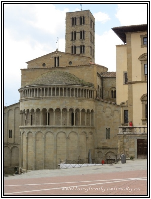 Arezzo_kostel_Santa_Maria_della_Pieve