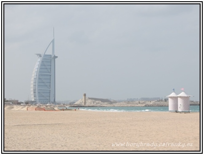 Dubai_pláž_hotel_Burj_al_Arab