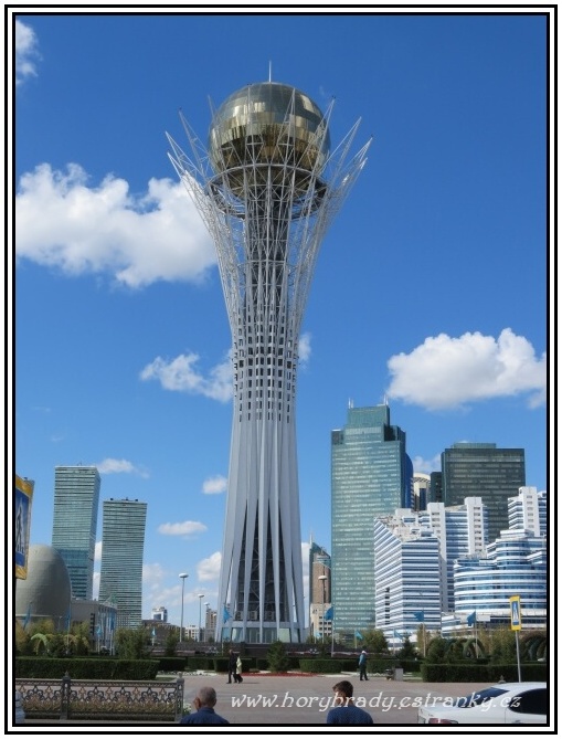 Astana_věž_Bajterek__02