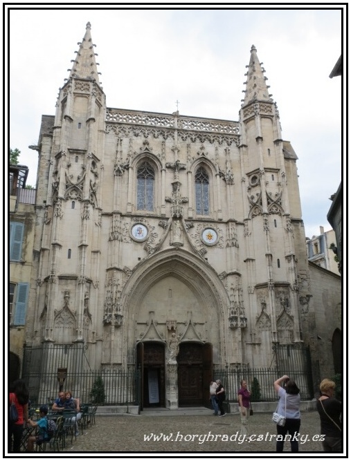 Avignon_basilica_st.Pierre__01