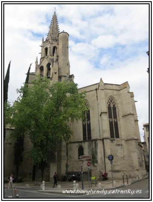 Avignon_basilica_st.Pierre__02