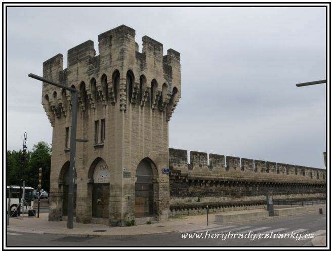 Avignon_porte_de_la_République