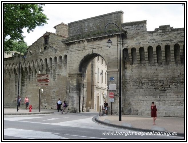 Avignon_Porte_du_Rhone