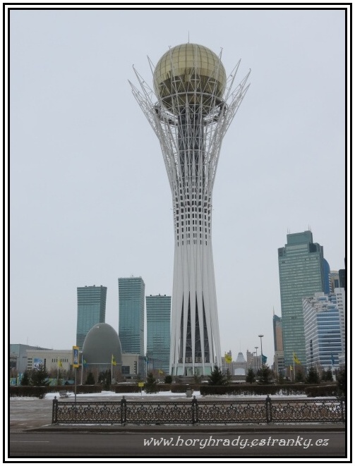Astana_věž_Bajterek__03