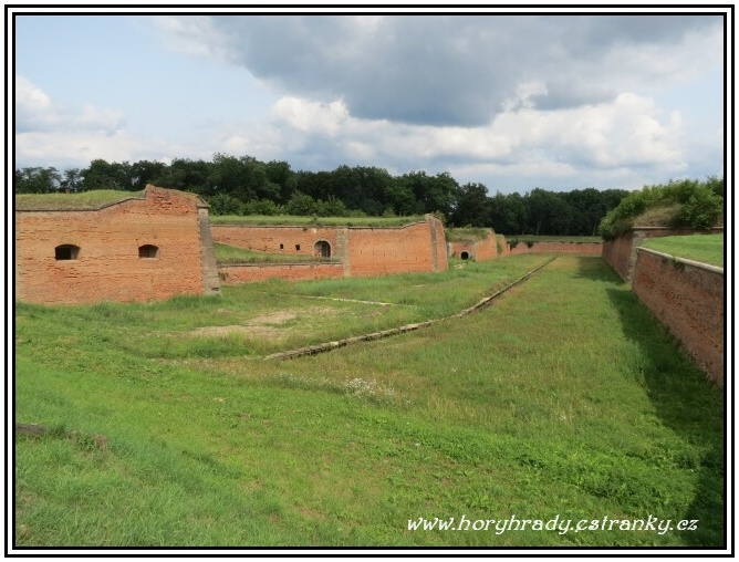 Terezín_Hlavní_pevnost_revelin_č_XVIII__01