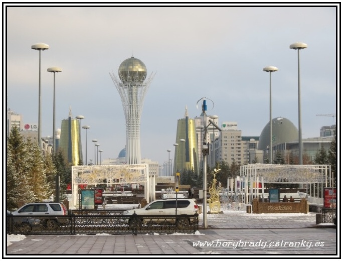 Astana_věž_Bajterek__04