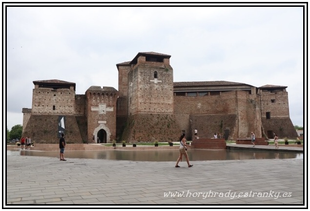 Rimini_hrad_Sismondo__01