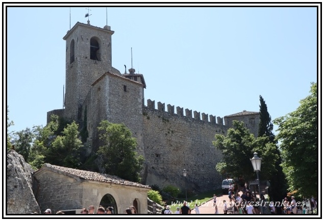 San_Marino_pevnost_La_Guaita__01